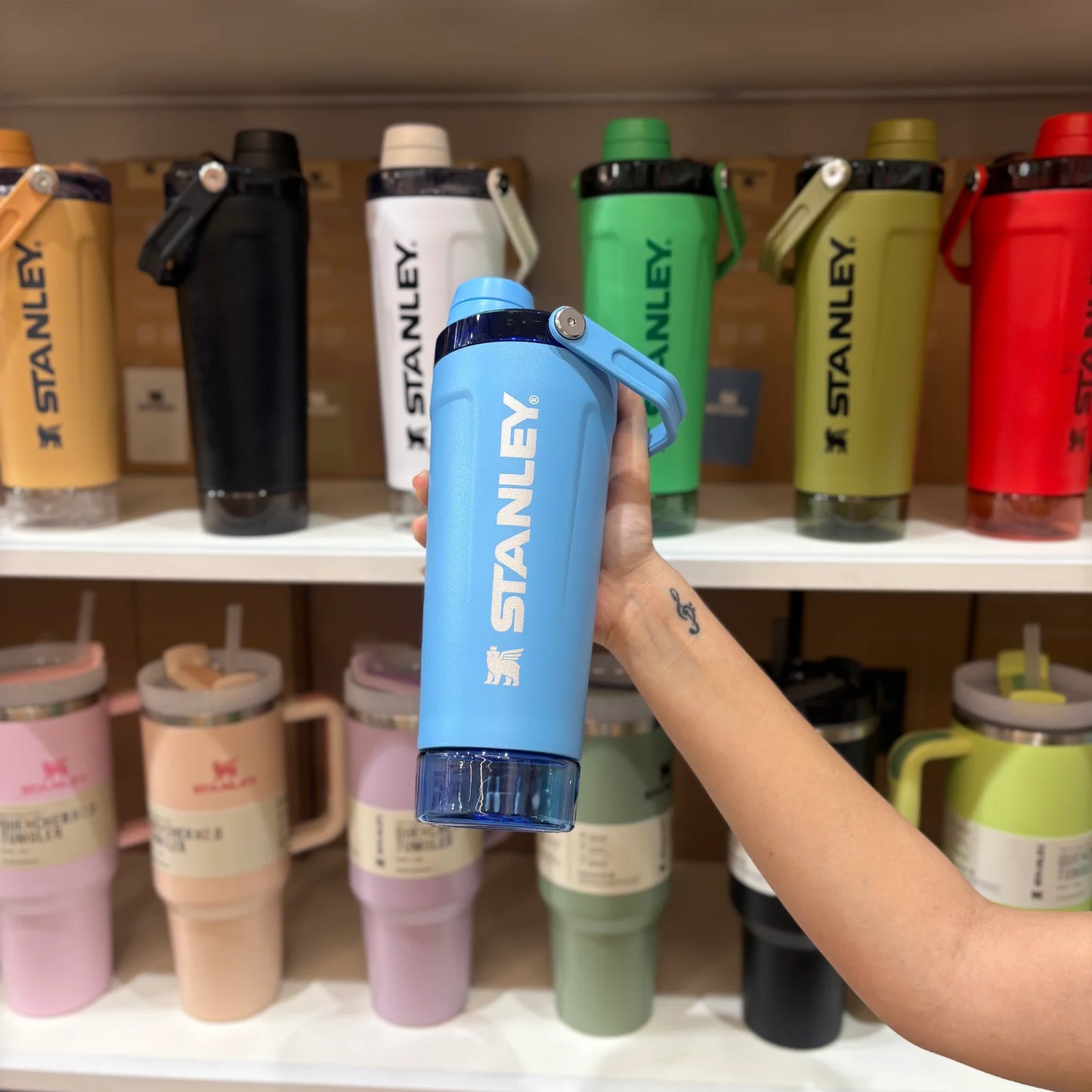 Stanley - The Activate Shaker Bottle